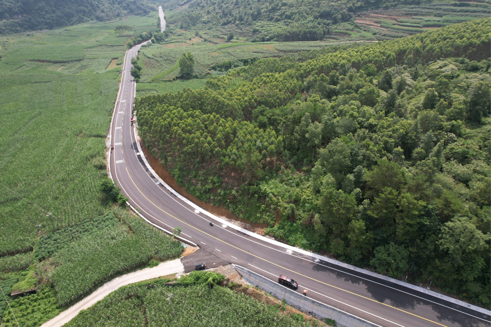 广西g358国道公路扩建图片