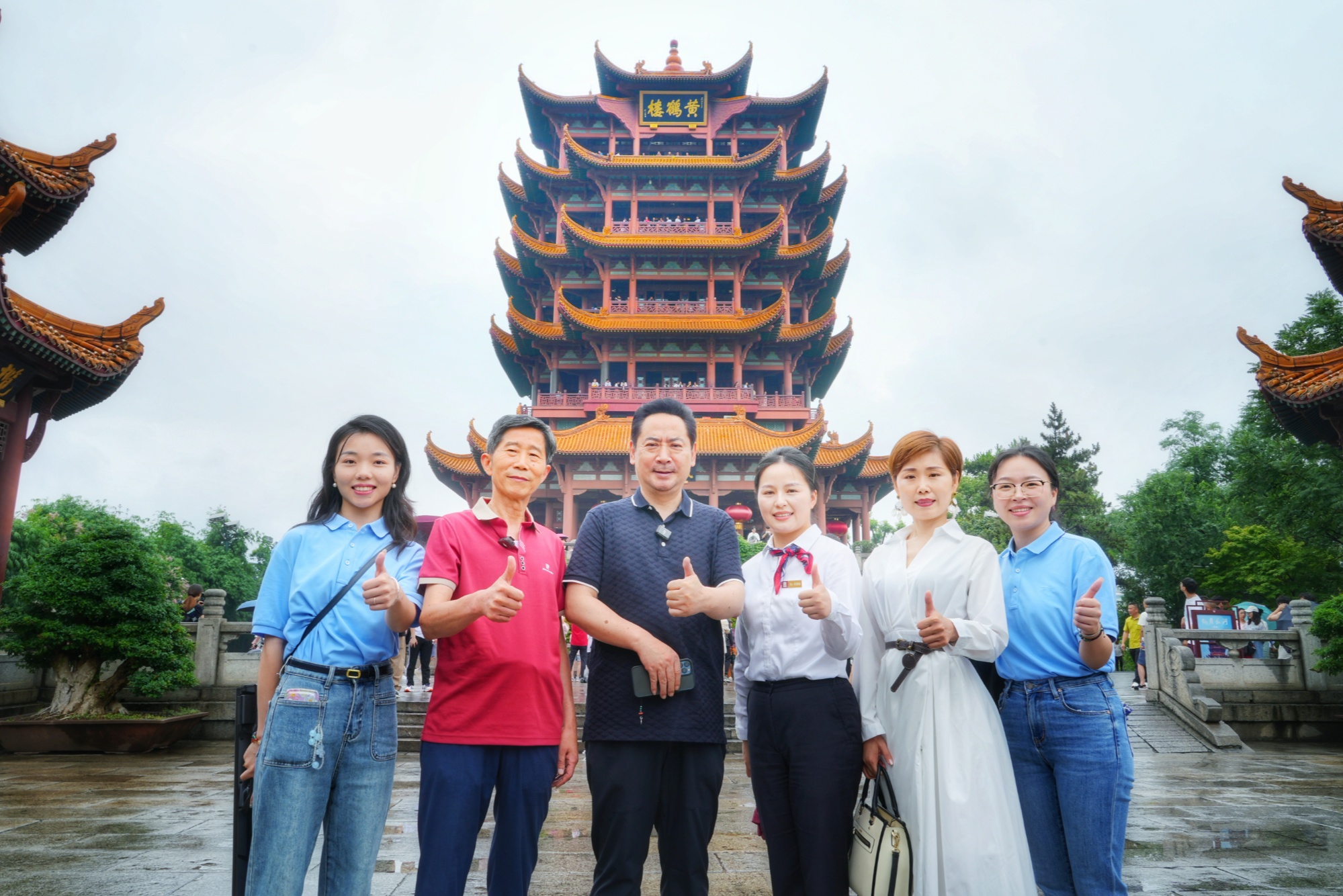 著名影视戏剧表演艺术家刘劲登上黄鹤楼  感叹武汉诗韵依旧