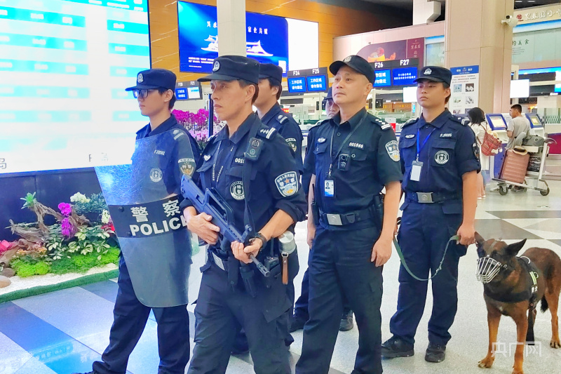 福州机场：警灯亮坦途 倾情守当“夏”