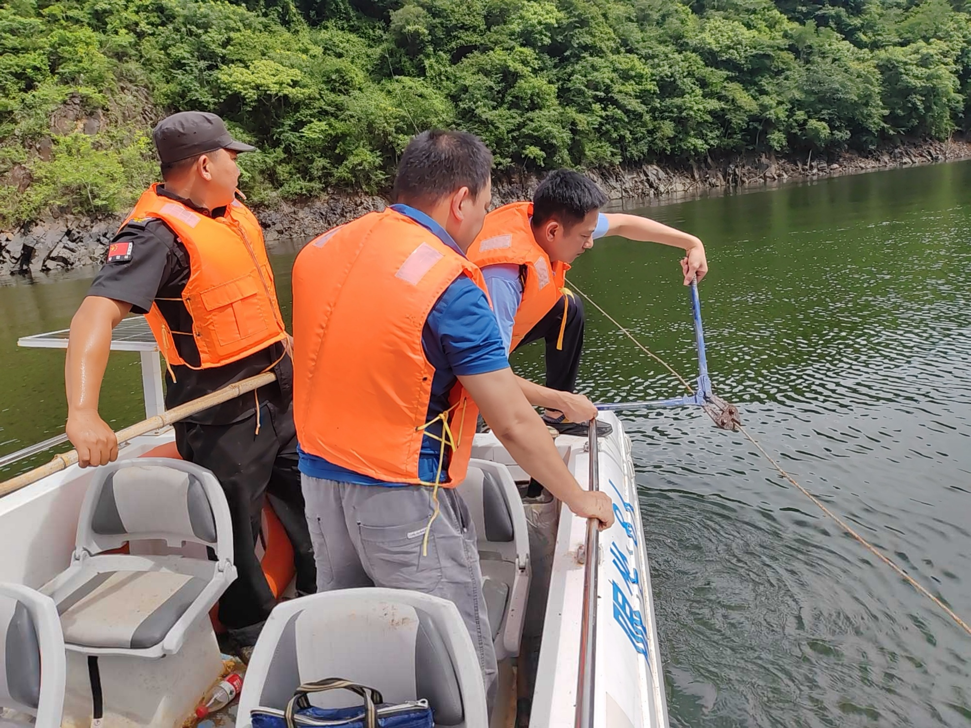 海南东方大力开展河湖库“四乱”问题专项整治工作(图1)