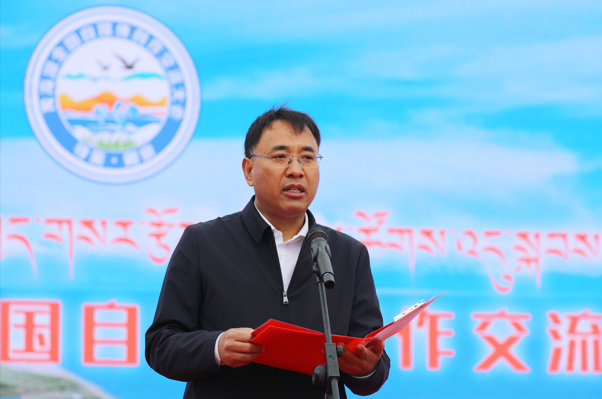 县政府县长斗拉,县人大常委会主任苍存福,县政协主席秦士福,海北州委