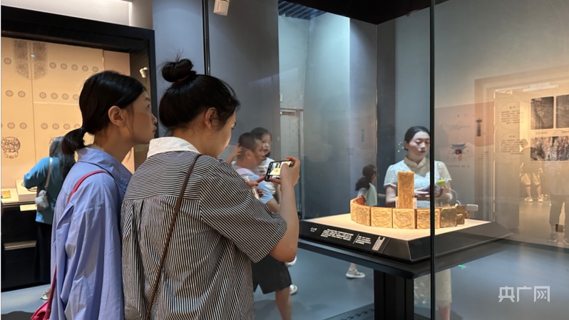 探秘四川博物院：文物与科技的邂逅