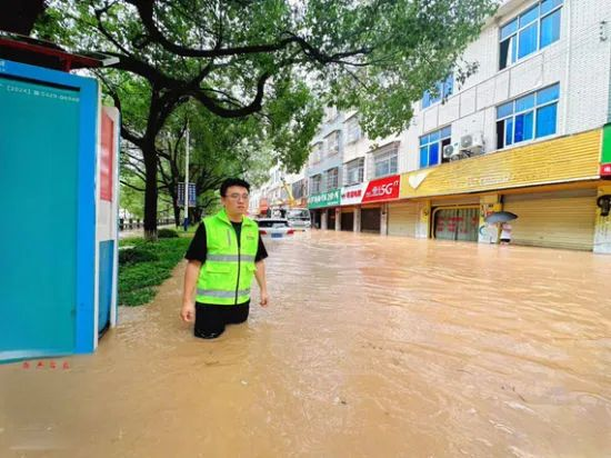 中华财险湖南分公司开展抗洪救灾行动