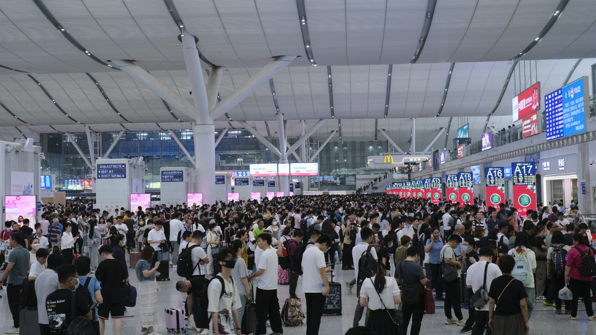 深圳铁路全力确保暑运期间旅客顺畅出行
