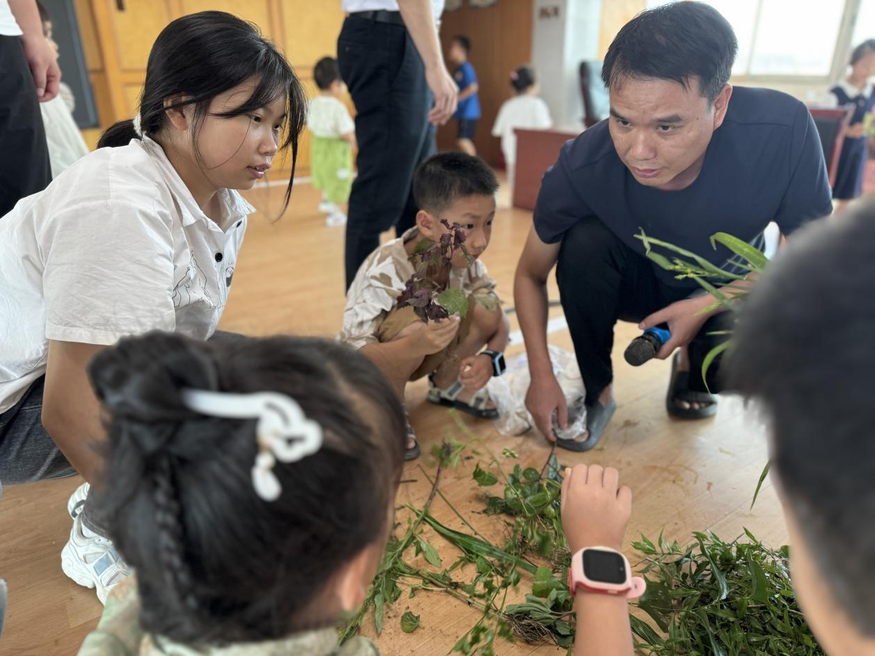 传承中医药 经典入童心 ——星空体育官网登录入口“医二代”夏令营中医药文化之旅(图2)