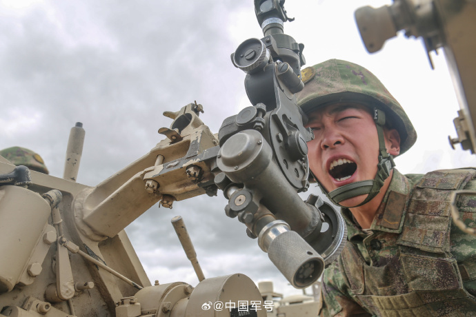 火力全开!近距离看高原炮兵分队实弹射击