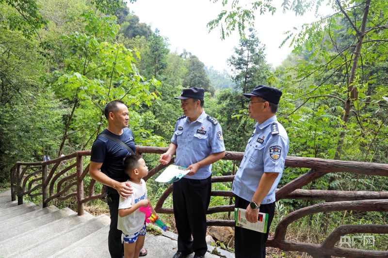 江西分宜：开展普法宣传 守护绿水青山