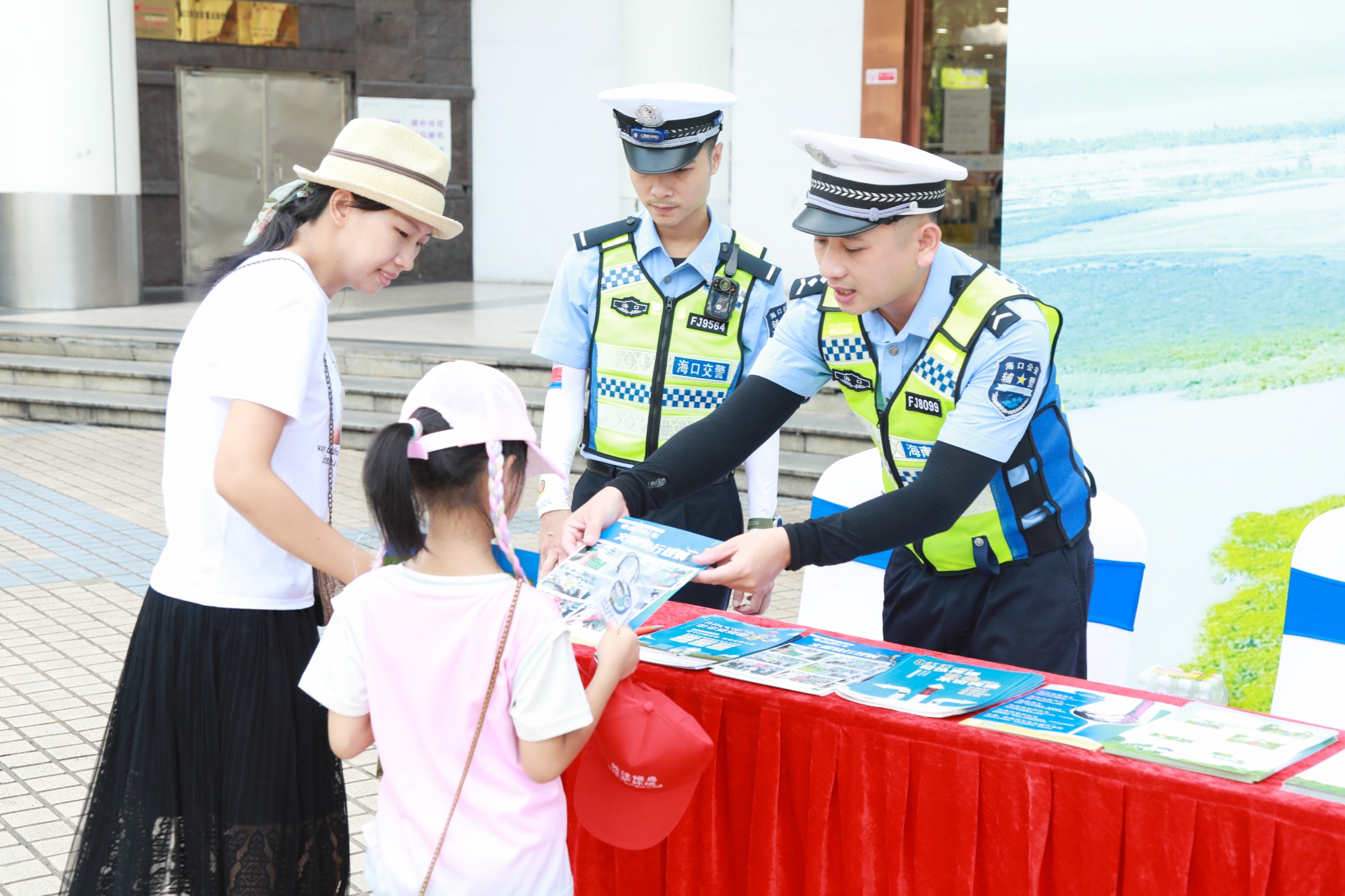 JN江南·体育下载海口警方组织开展全国生态日主题宣传活动(图1)