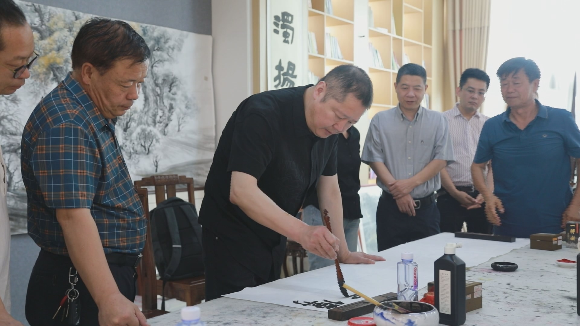 杭阿两地艺术家开展文化交流活动_央广网