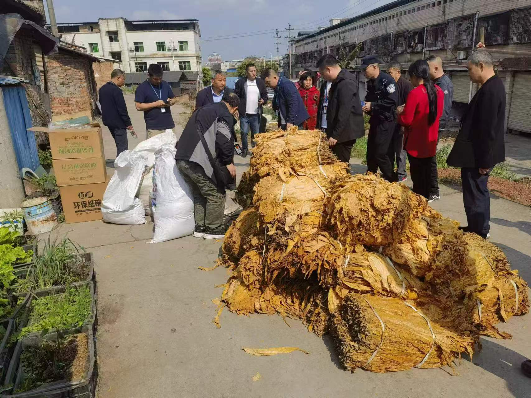 重庆警方破获一起售卖自制烟卷非法经营案_央广网