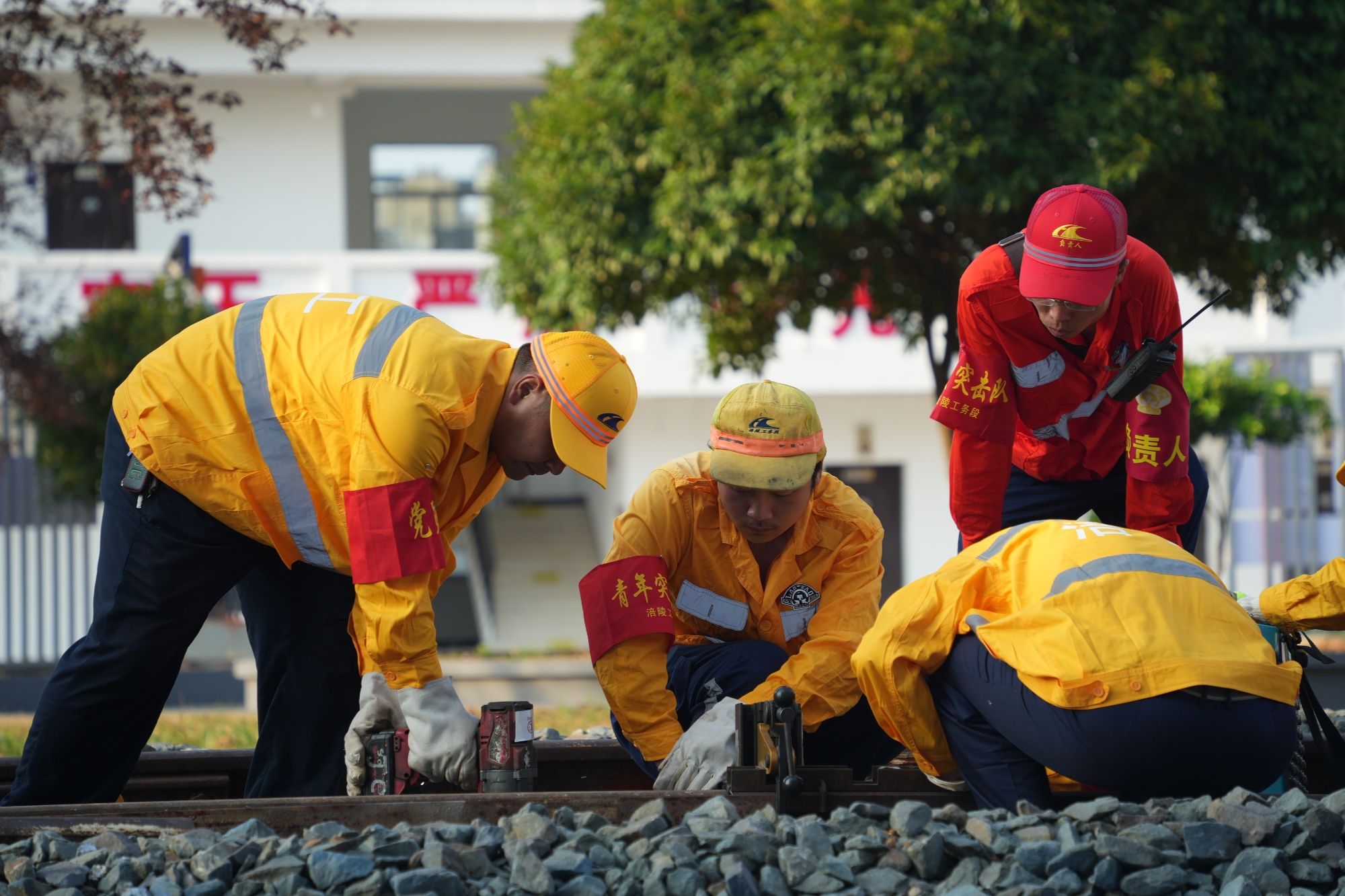 铁路部门多聚并措战高温 护航暑运平安路