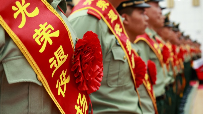 战友再见!用满满仪式感送别退伍老兵_央广网