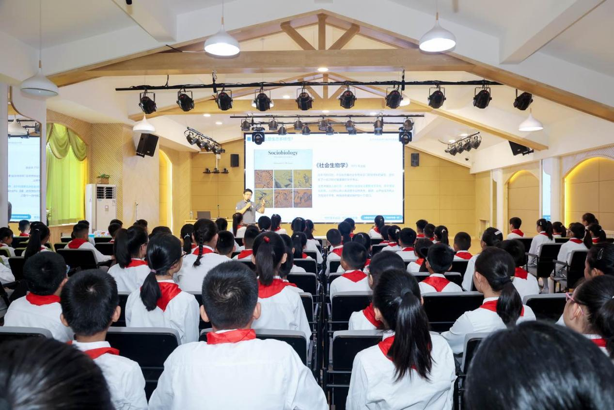 半岛bandao体育遇见新同学｜西安浐灞国际港：多彩“开学第一课”点亮新学期