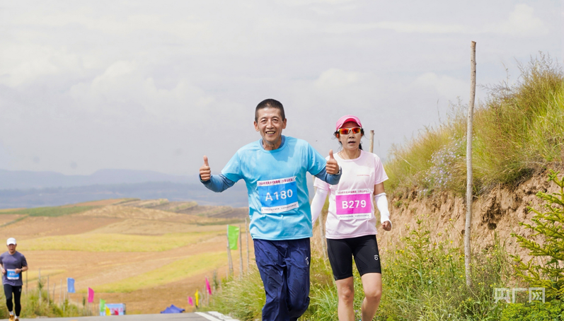 青海：秋日“村跑”运动热 文旅推介乡趣浓