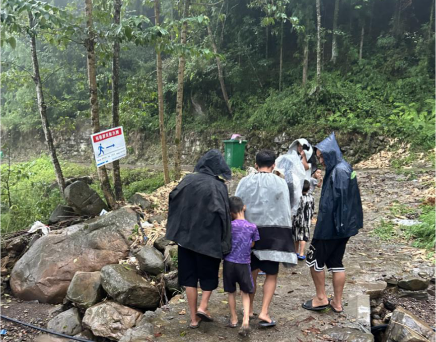 四川：暴雨蓝色预警提前转移五万余人避险