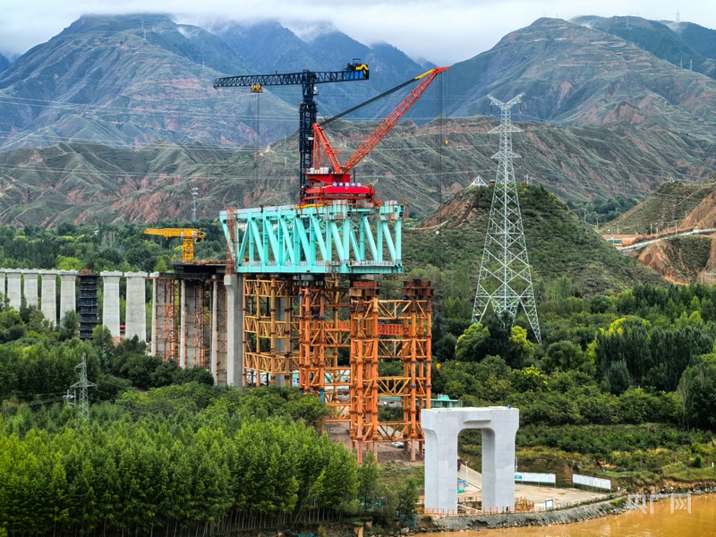 世界上跨度最大铁路连续钢桁拱桥建设主打智能与绿色_央广网
