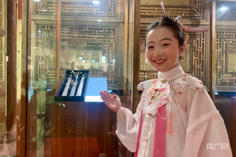 文化中国行|福州“三条簪”妆造走红 非遗扮靓传统文化风采_央广网