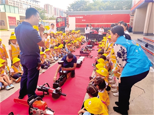 郑州市桐柏路街道：童行消防站 安全润童心