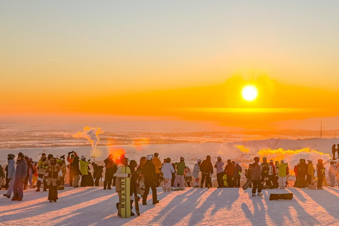 新疆阿尔泰山滑雪场图片