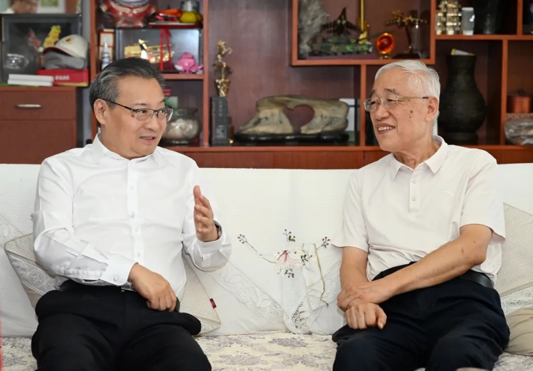 安徽省委书记梁言顺登门慰问马毛姐,李宏塔