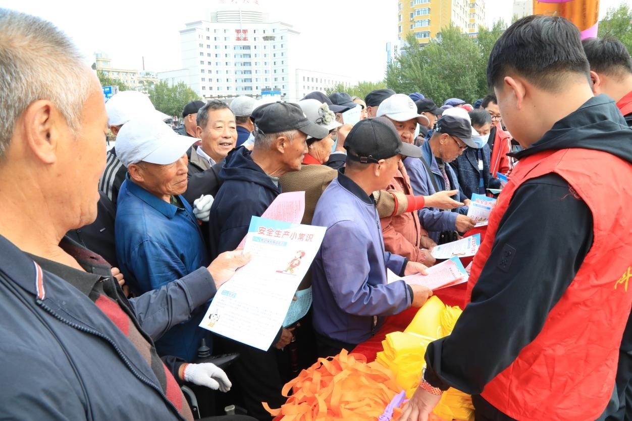 桦南县开展“创建全国文明城市 做文明有礼桦南人”暨第22个“公民道德日”志愿服务宣传活动