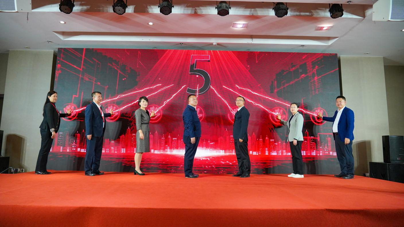 “民族团结手相牵_同心共筑中国梦”_各族青年科技实践营活动收官 图1