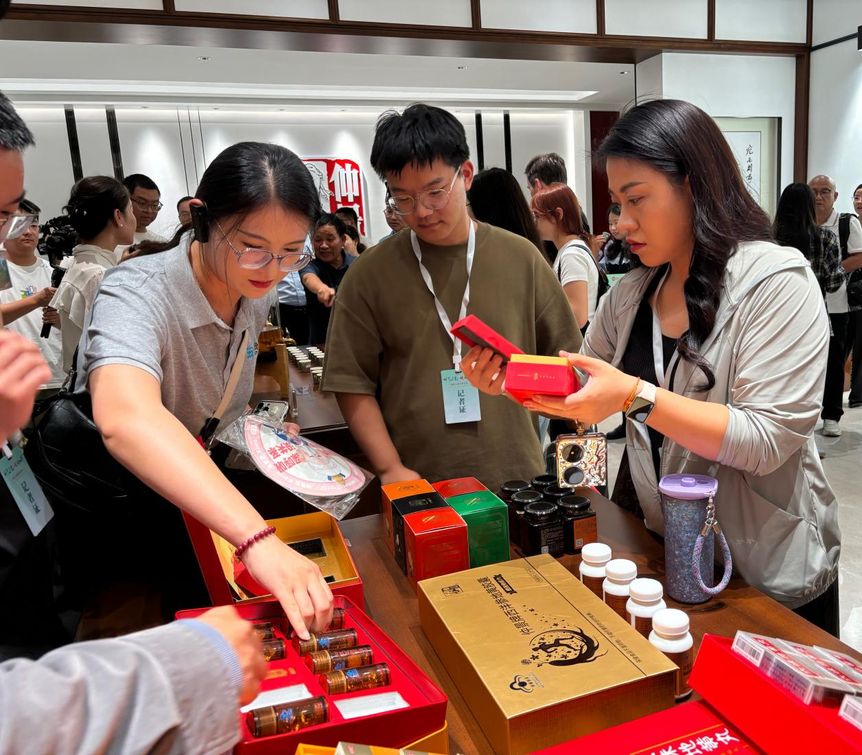 “仲景之光 ‘新’耀世界”網絡主題采風活動走進南陽市西峽縣