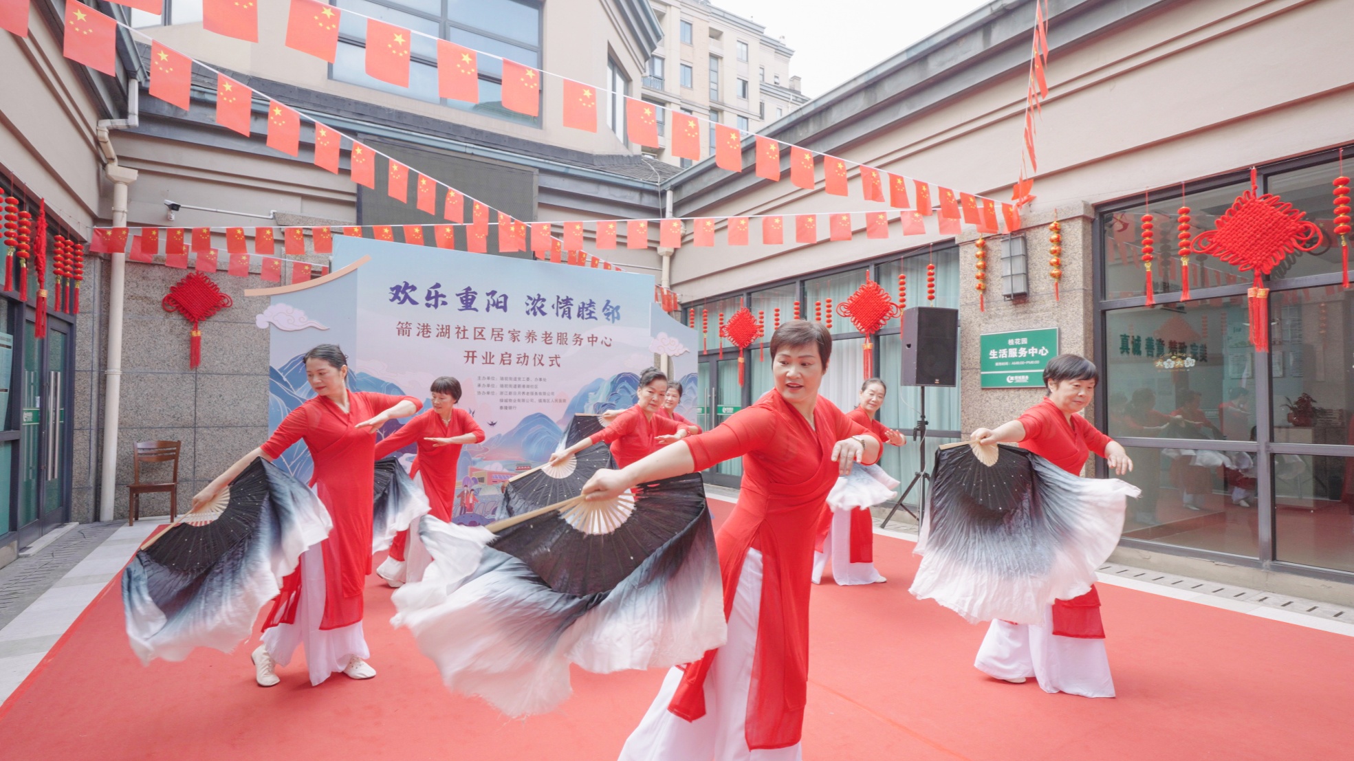 宁波骆驼街道：打造居家养老服务站 让老人生活更满意