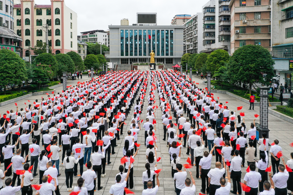 衡阳县举行国庆升旗仪式