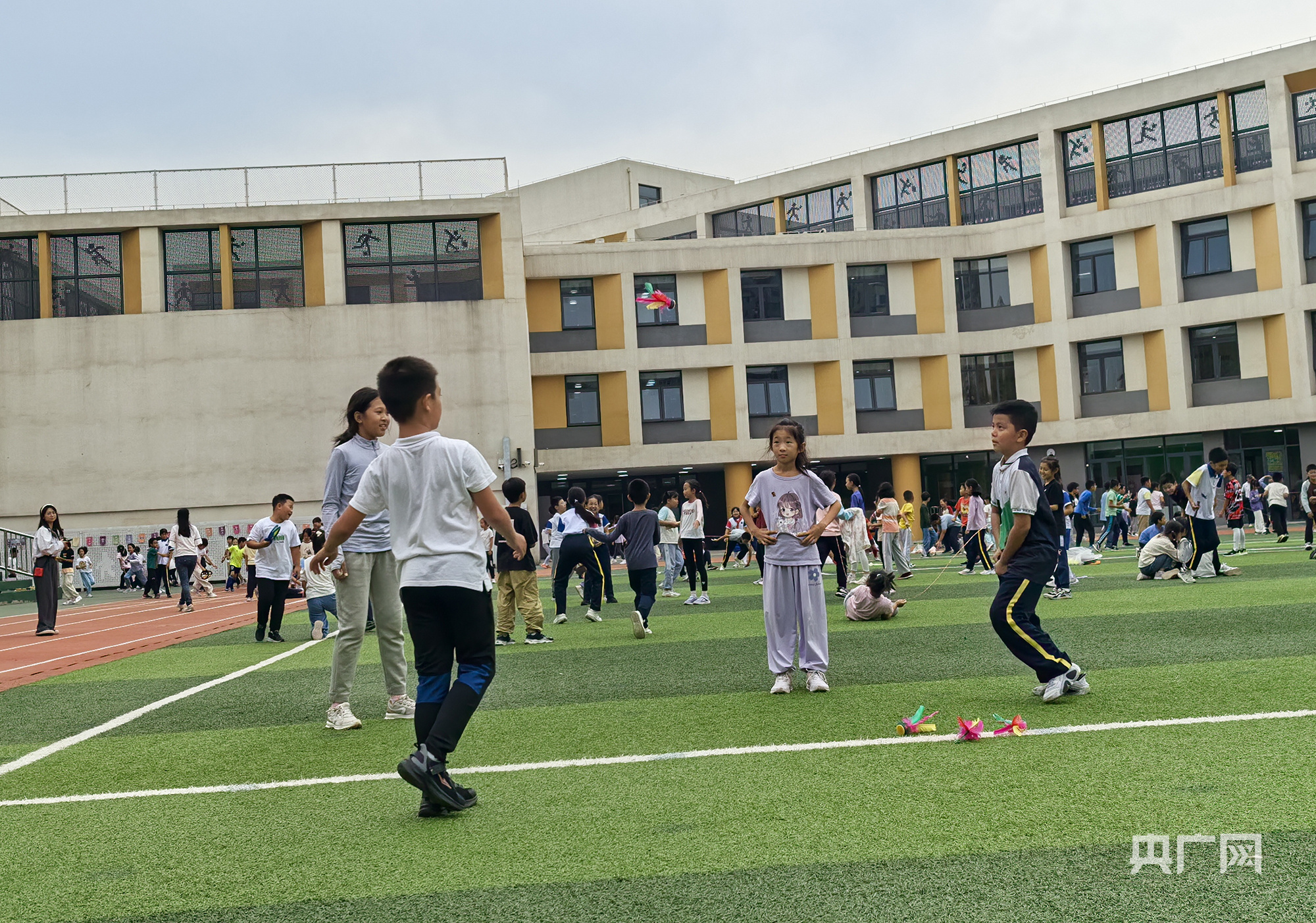 北京中小学课间安排优化“满月” 师生齐点赞：“更喜欢现在的课间”