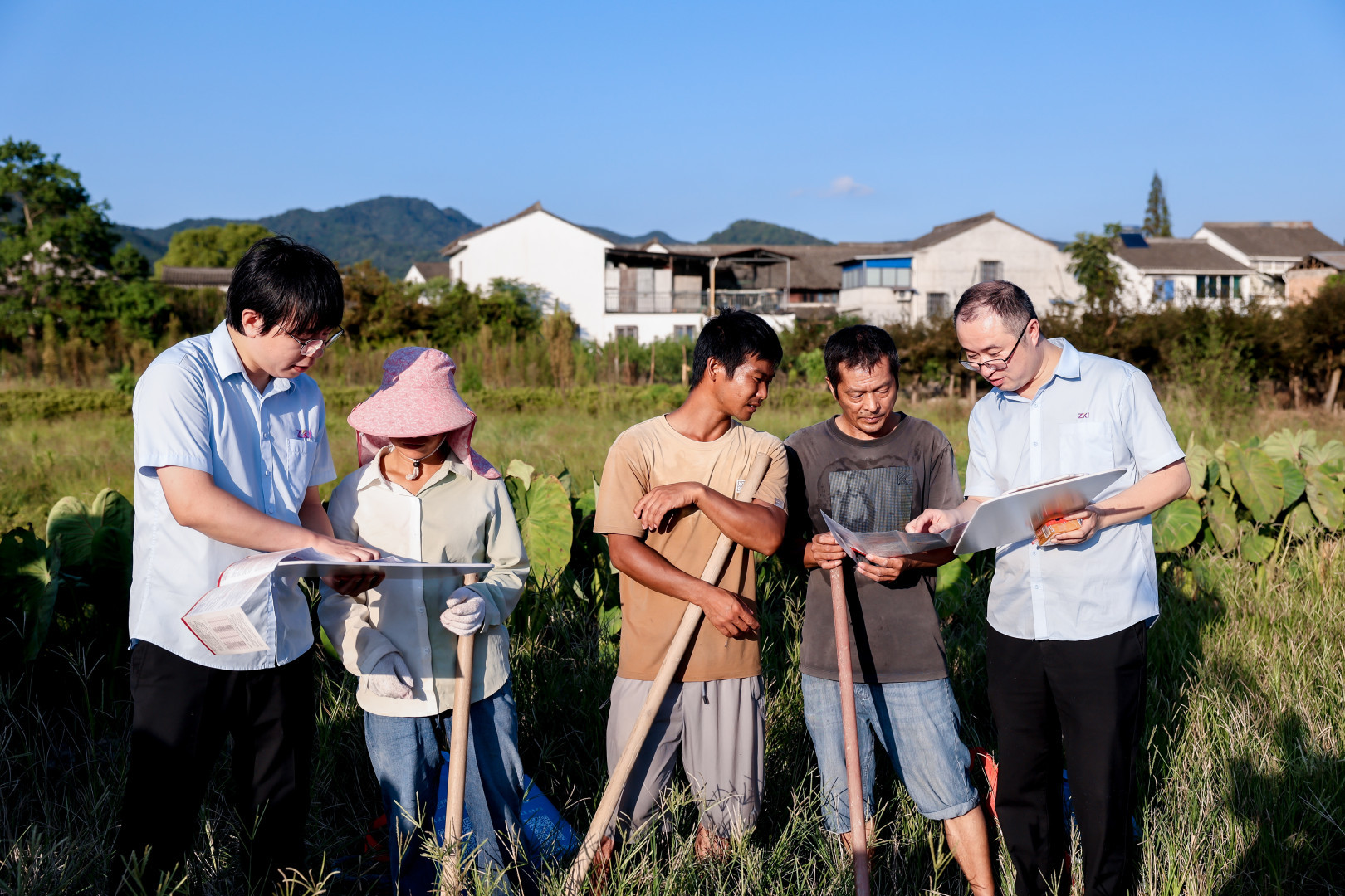 芒果·(中国)体育官方网站覆盖超68万人次 宁波保险业举行上山下乡送金融知识活动(图1)