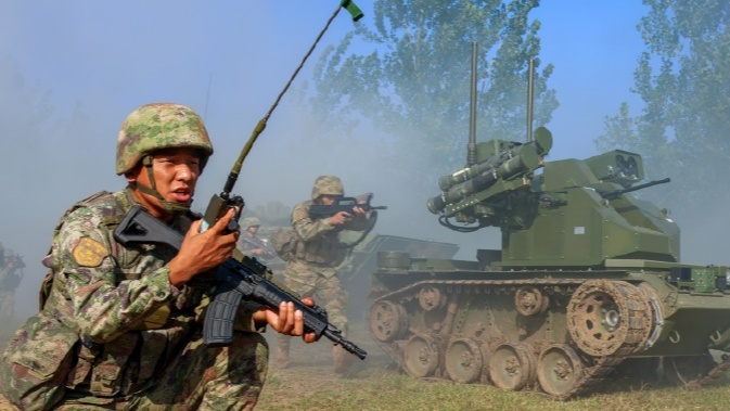 陆军第71集团军"王杰部队"展开跨昼夜机动演练