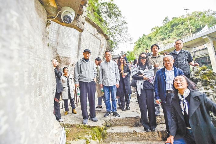 在峡江两岸倾听历史的涛声