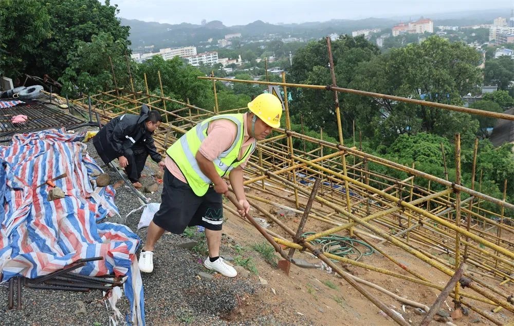 海南昌江持续加强汛中地质灾害巡查