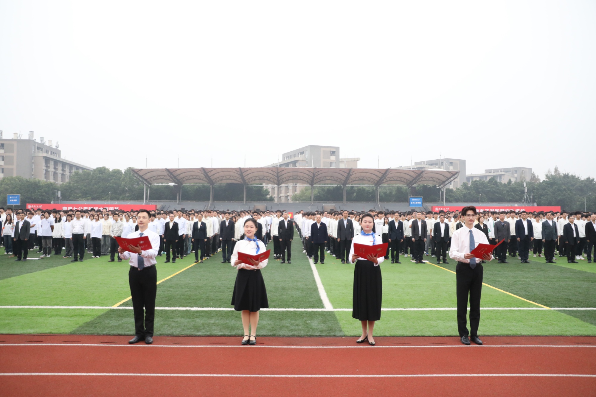 重庆交通大学举行建校73周年升旗仪式