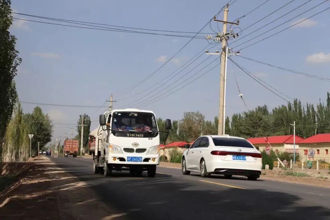 “四好农村路”织就伽师县幸福新图景