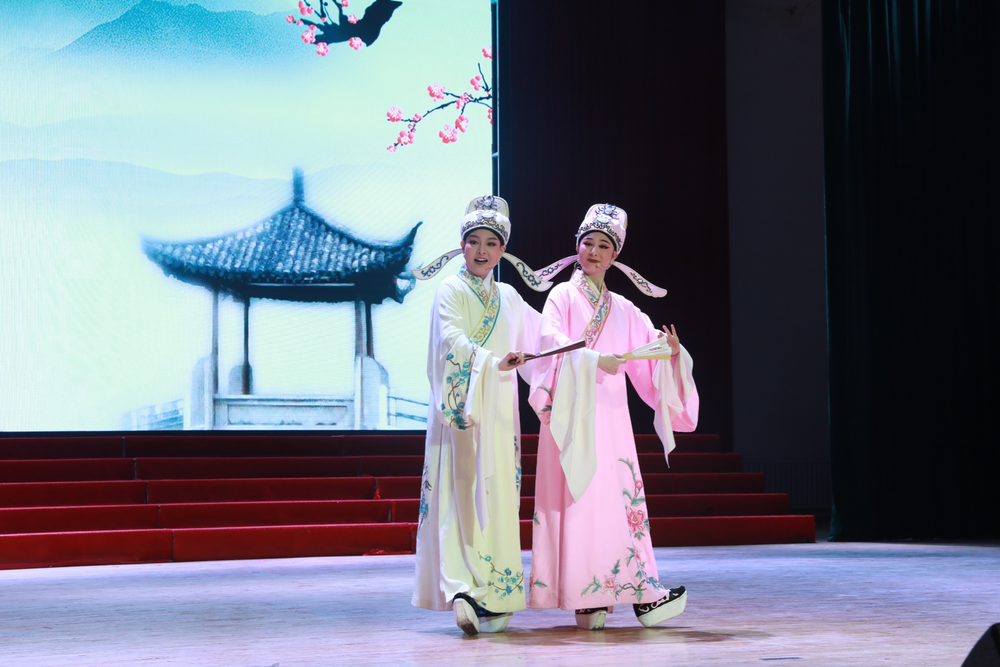 唱响经典 黄梅戏惊艳亮相墨玉