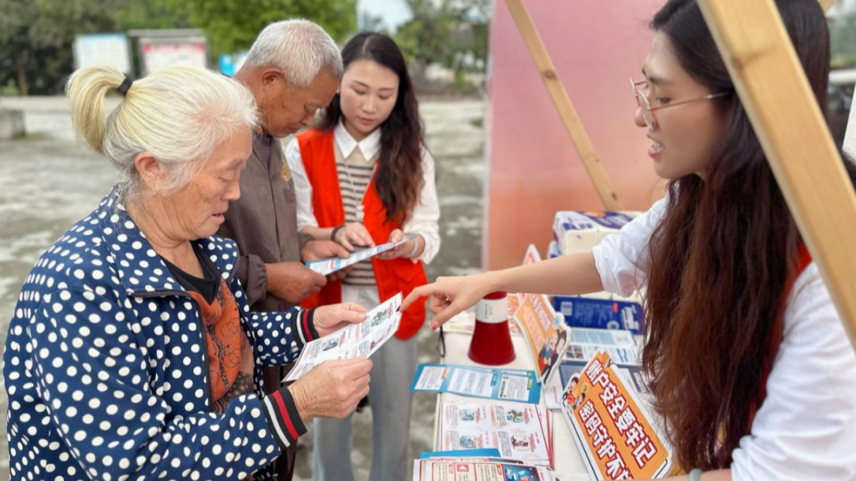 平安担保重庆分公司开展“消保宣传进乡村”活动