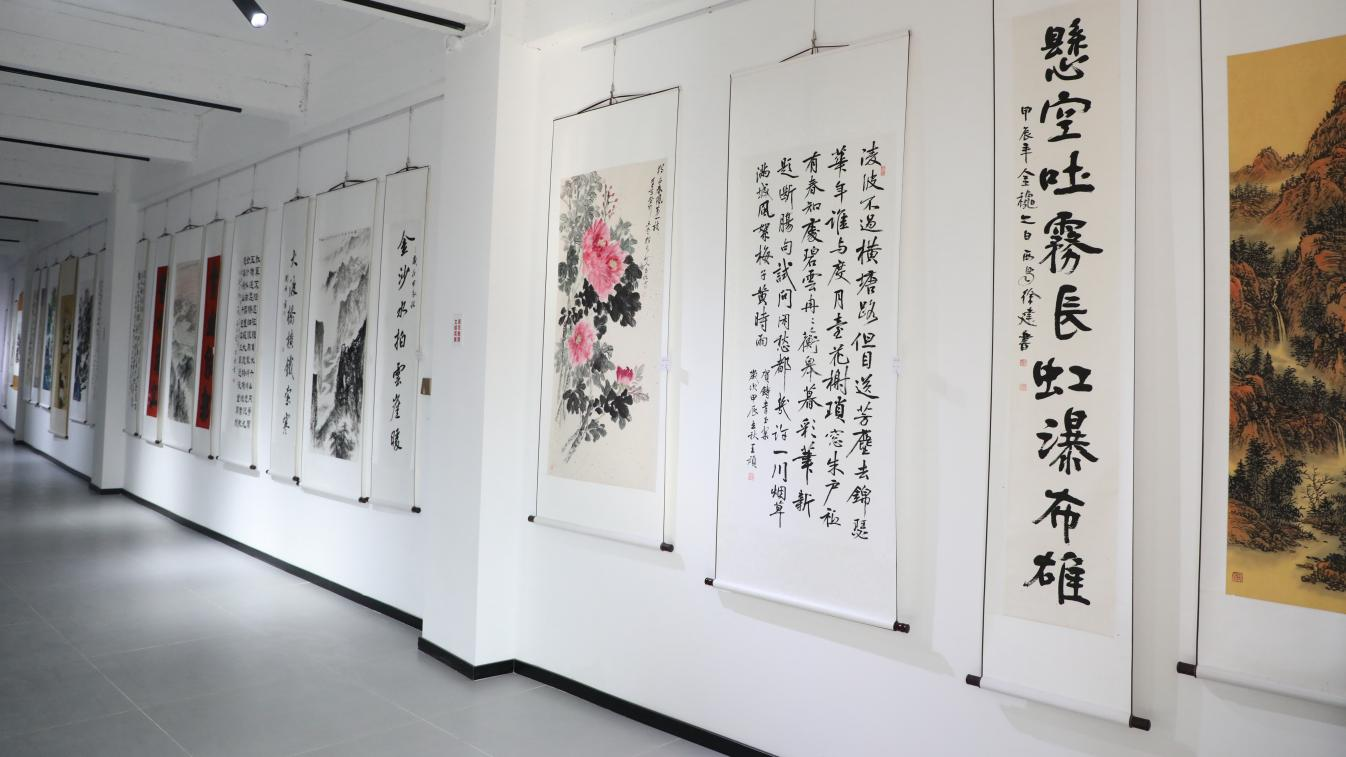 庆祝邛崃解放75周年书法美术作品展开幕