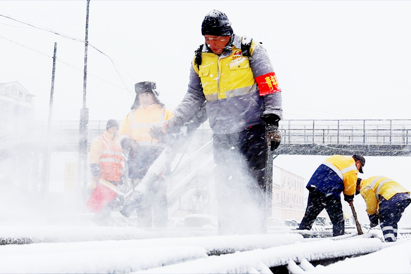 国铁沈阳局全力迎战今冬首场大范围雨雪天气