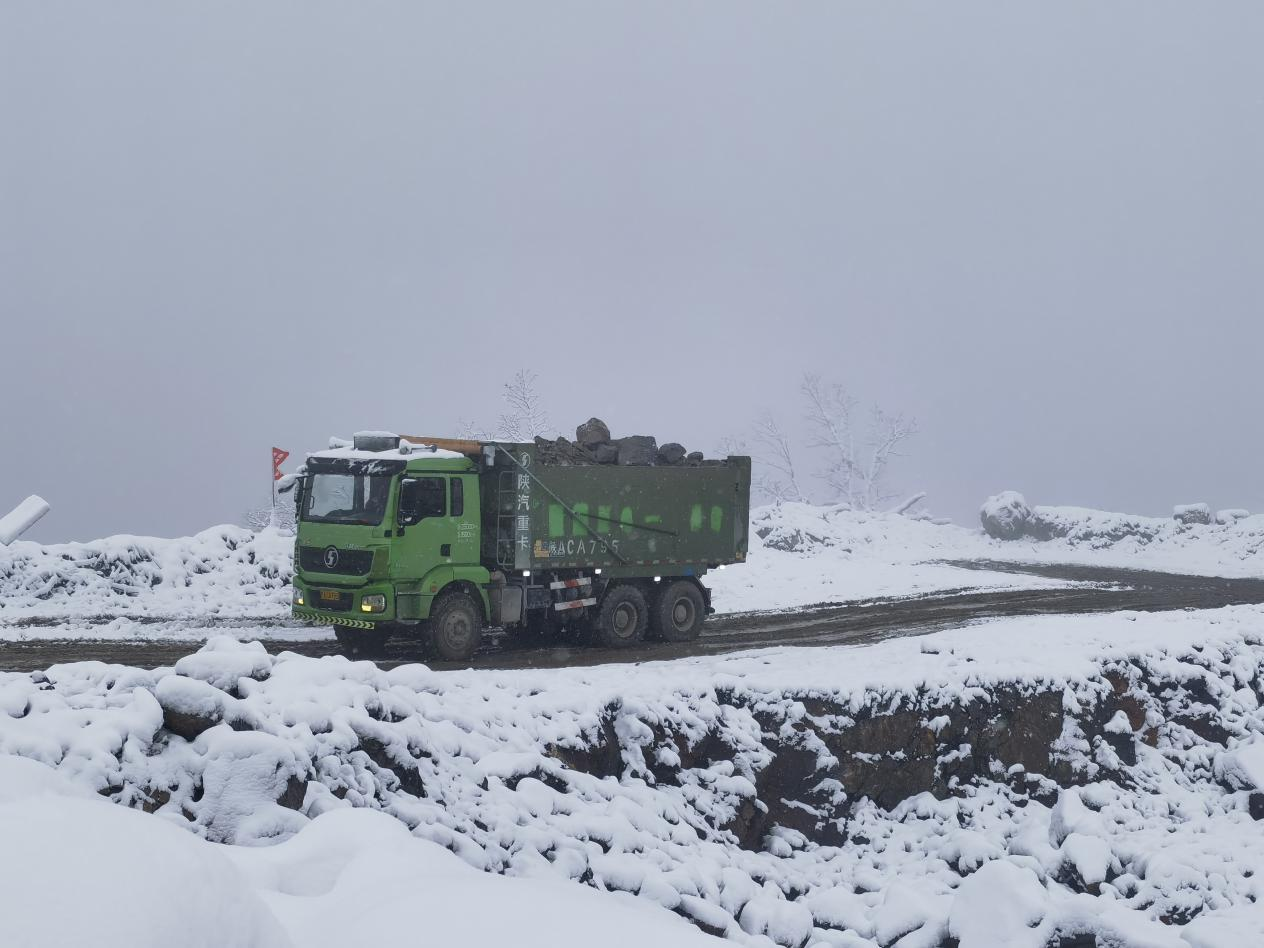 秦新矿业：浴雪奋战全力守护基建进度不掉队