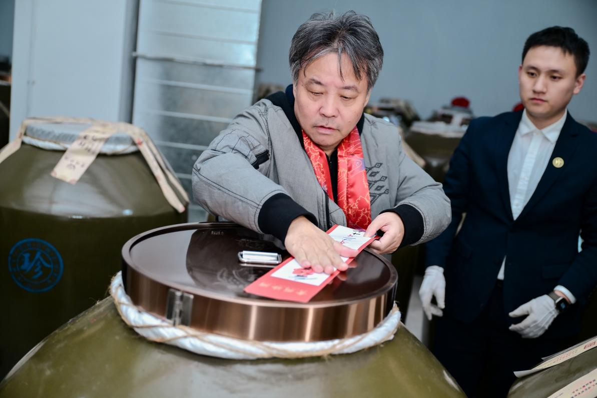 著名作家余华到访贵州珍酒_央广网