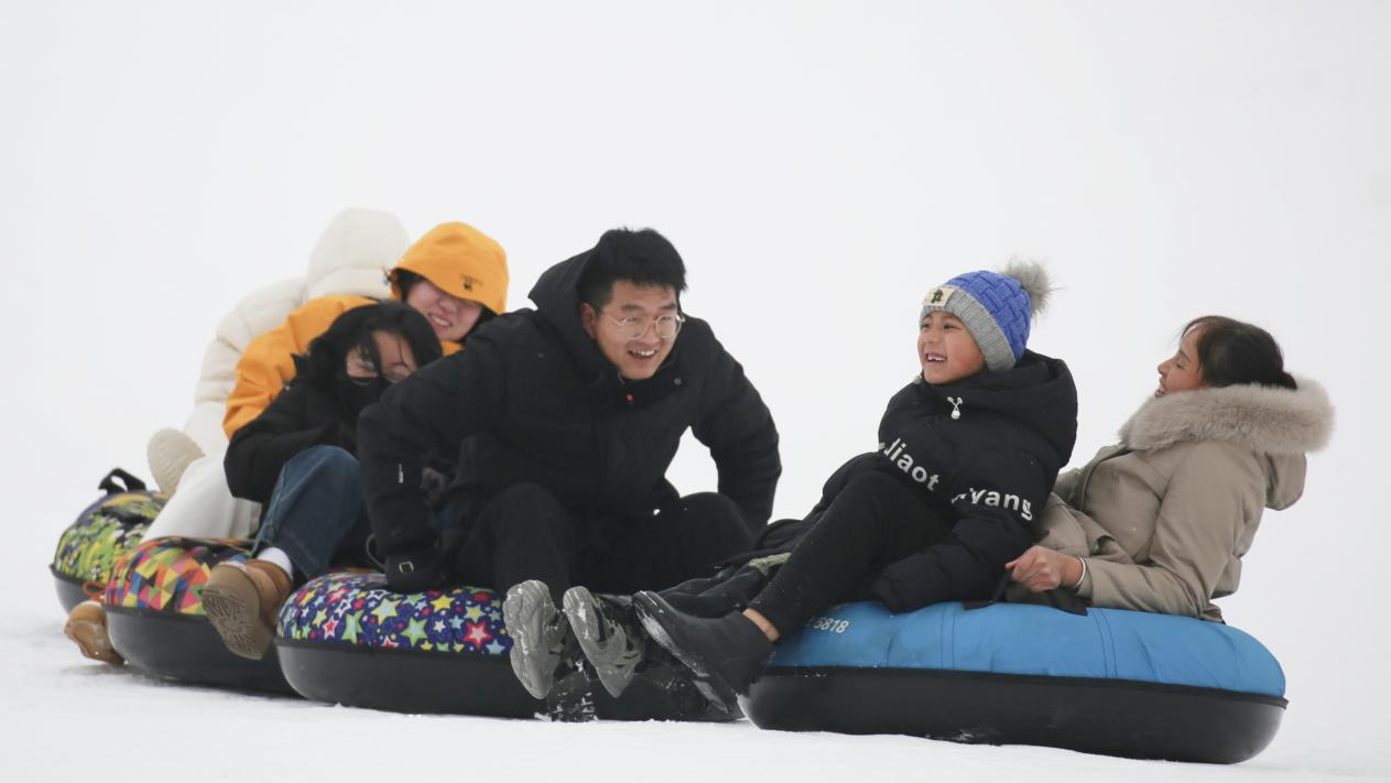 kk体育 下载 kk体育app巴楚县举行2024年“遇见·冬日巴楚”冰雪运动会暨冰雪文化旅游季启动仪式(图4)