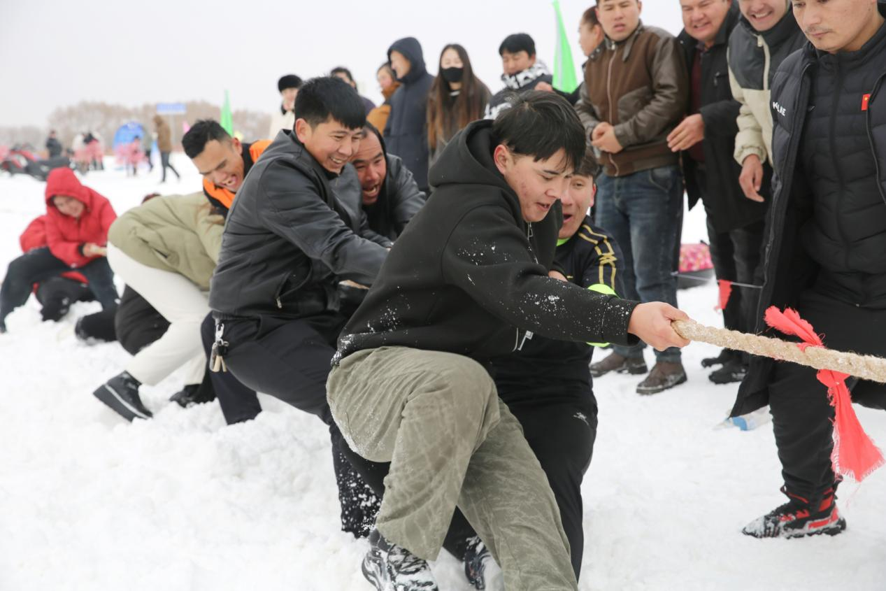 kk体育 下载 kk体育app巴楚县举行2024年“遇见·冬日巴楚”冰雪运动会暨冰雪文化旅游季启动仪式(图3)