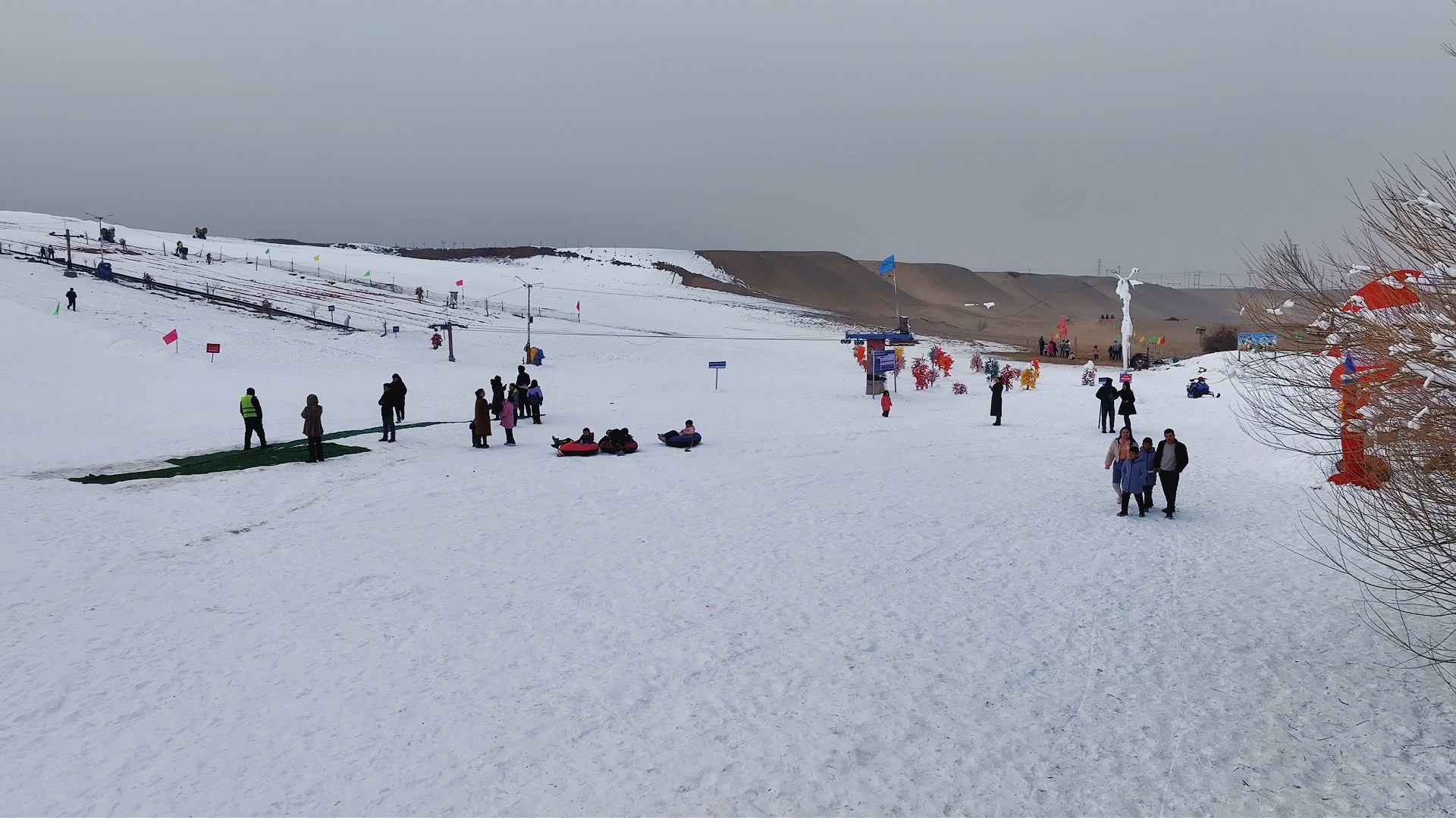 霍城县图开沙漠滑雪场图片