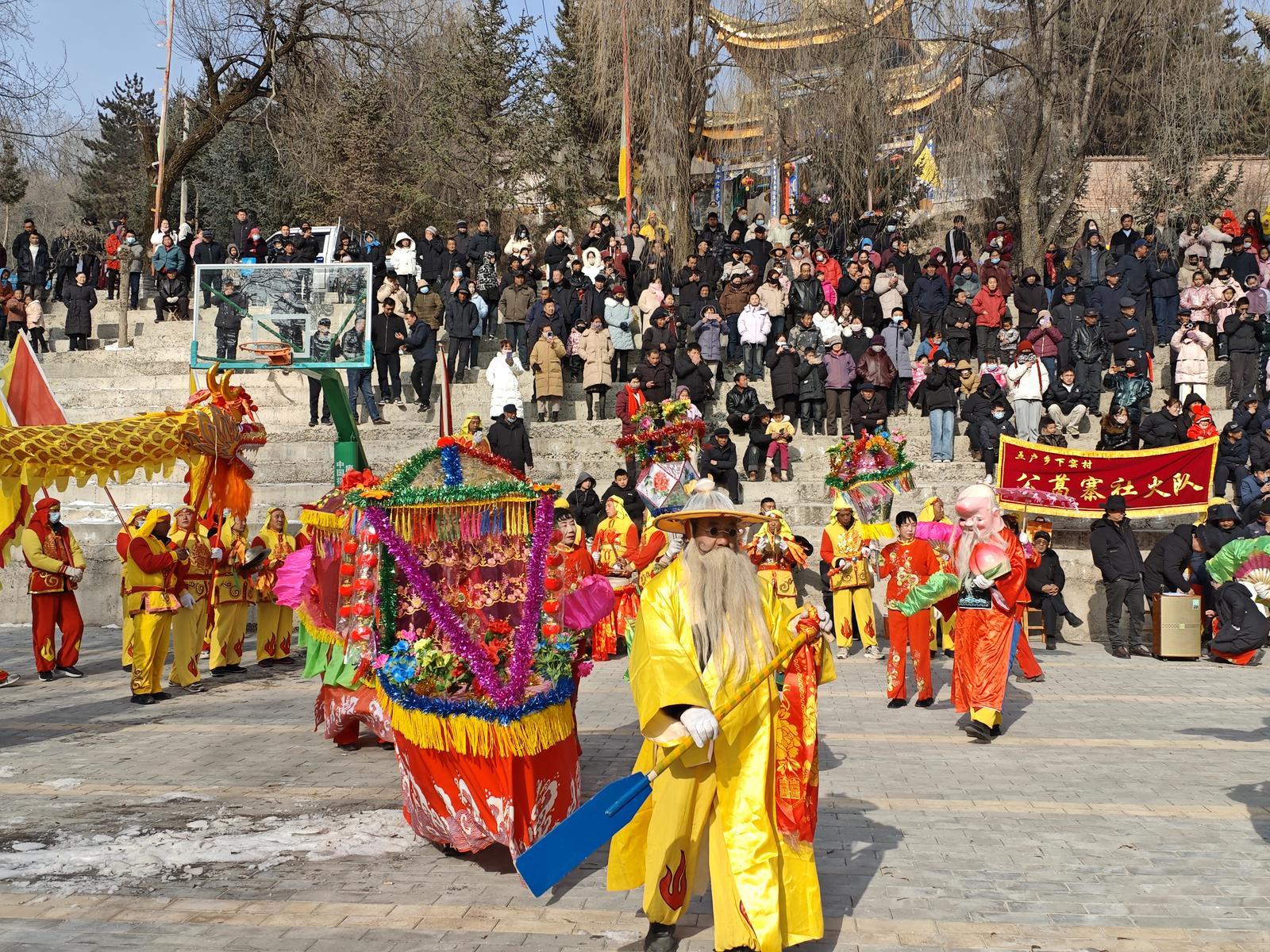 甘肃康乐:社火表演闹新春 欢欢喜喜过大年_央广网