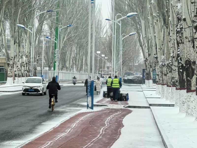 北疆塞外迎冰雪：白雪笼罩 山河多娇