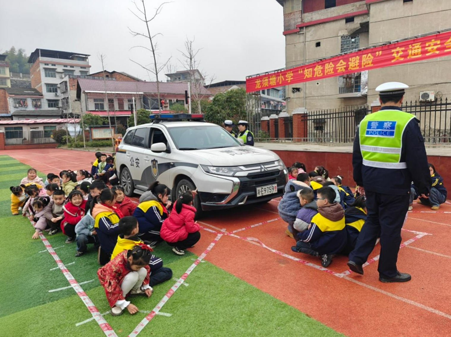 双清区龙须塘小学开展交通安全教育活动