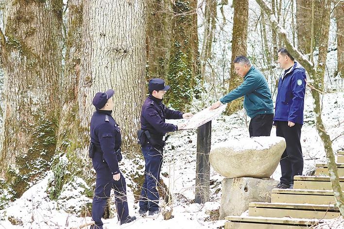 湖北省森林警长挂牌保护古树名木