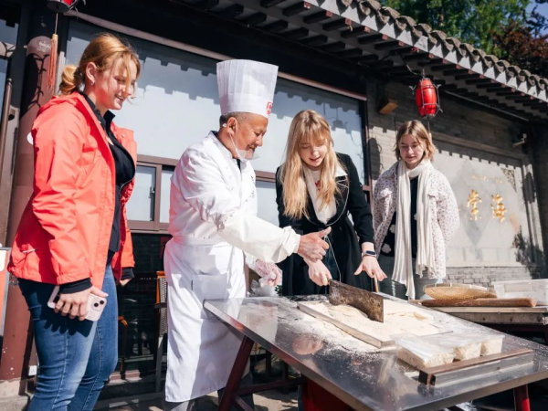 “泰州泰美泰想你来”地标采风活动掀起打卡热潮